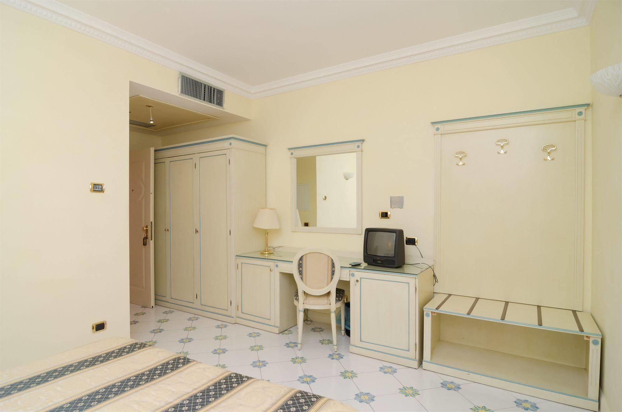 Hotel Flora Wellness&Beauty Ischia Exterior foto