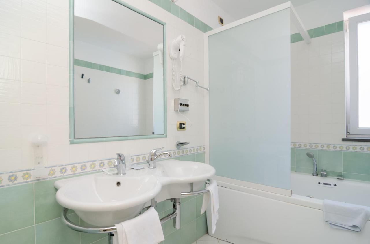 Hotel Flora Wellness&Beauty Ischia Exterior foto